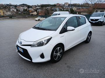 TOYOTA YARIS 1.5 HYBRID 5P LOUNGE BENZINA AUTO