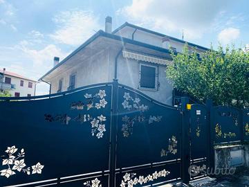 Villa di 220 m² con più di 5 locali e box auto dop