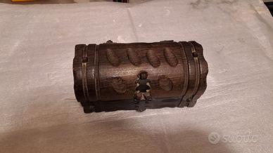 Mini Forziere in legno intagliato, Antico