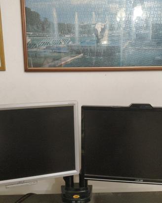 2 schermi LCD 19" + bracci vesa