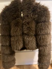 Pelliccia marrone con cappuccio