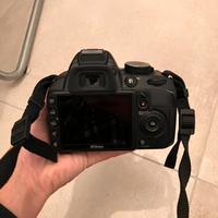 Reflex Nikon D3100 con custodia
