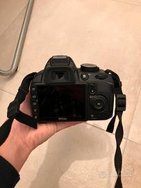 Reflex Nikon D3100 con custodia