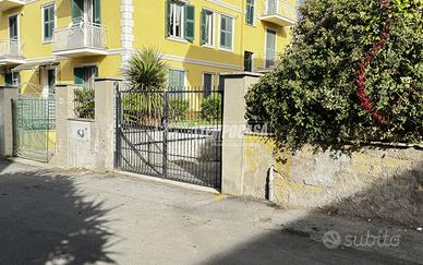 Ampio Box/Autorimessa di 350 mq