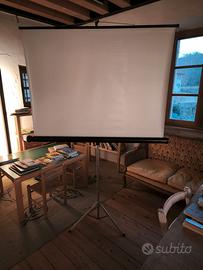 Asta e telo proiettore con treppiede richiudibile