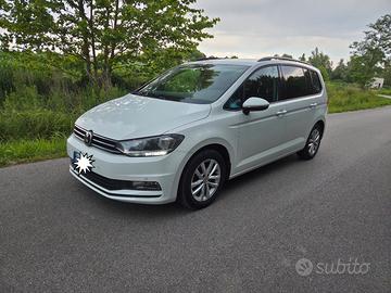 Volgswagen touran 