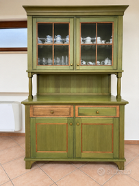 Credenza con vetrina e mobile angolare coordinato