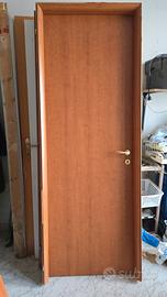 N° 4 Porte battente 