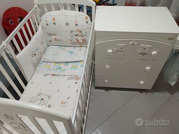 culla e bagnetto con cassetti. 