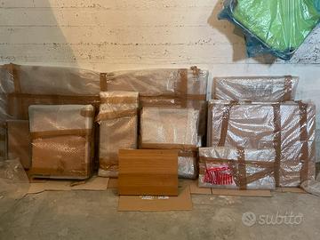 Scrivania in legno smontata