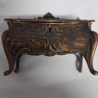 Raffinato cofanetto  in ottone  della fine 800