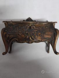 Raffinato cofanetto  in ottone  della fine 800