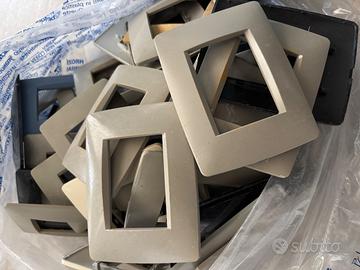 Placche, supporti e interruttori elettrici Gewiss