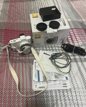 Nikon 1 v1 bianca con 10-30 solo 2123 scatti !