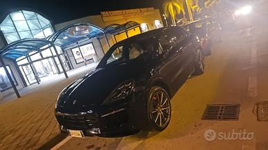 PORSCHE CAYENNE STUPENDA