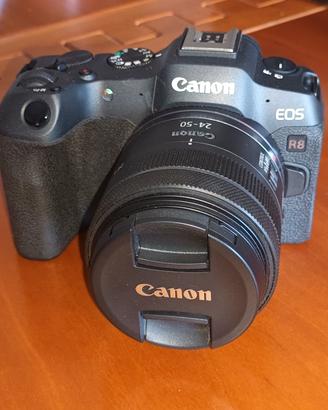 Canon R8 + Obiettivo RF 24-50mm IS STM