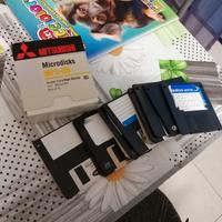 Scatola con 12 floppy usati