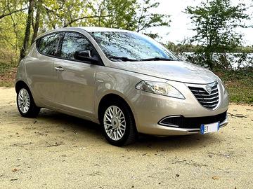 Lancia Ypsilon Gold 1.2 – 81.000 km – Neopatentati