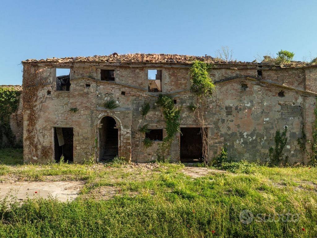 Rustico / Casale di 1200 m² con box auto a Volterr - Altro
