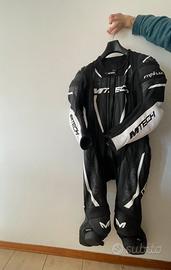 Tuta moto M-Tech e stivali Eleveit