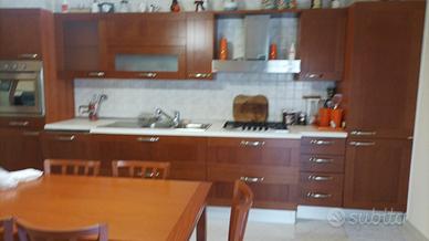 Cucina completa di elettrodomestici