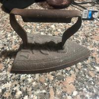 Ferro da stiro in ghisa