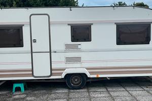 Roulotte Dethleffs RN5A - 4 posti letto e veranda