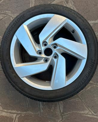 Cerchi e pneumatici originali da 17” golf gti