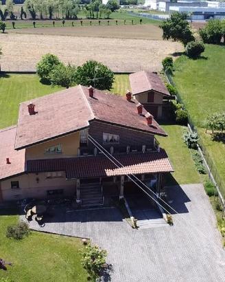 SPAZIOSA VILLA INDIPENDENTE TRICAMERE CON GIARD...