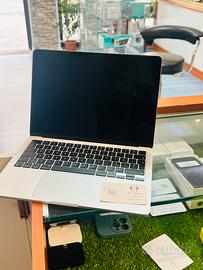 MacBook Air 13 2022 8GB RAM 256GB SSD M2