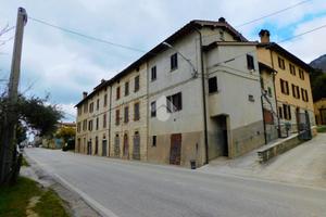 4 LOCALI A GUBBIO