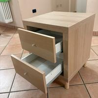Comodino con cassetti