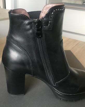 Stivaletto nero Nero Giardini n. 35 (veste 36)