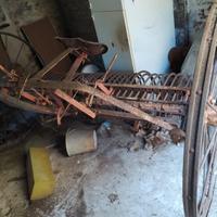 Vecchio rastrellone da fieno