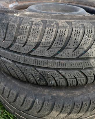 Cerchi in ferro da 16" più gomme invernali 