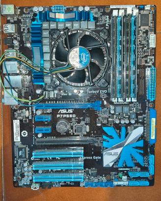 Scheda madre ASUS P7P55D (LGA1156) con CPU e dissi
