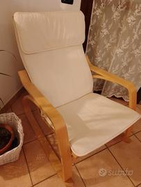 Poltrona a dondolo Poang Ikea