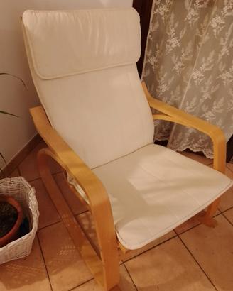 Poltrona a dondolo Poang Ikea