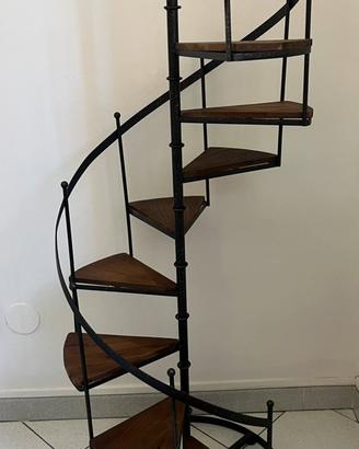 Scala a chiocciola, Libreria, Scaffale