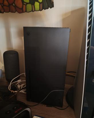 Xbox serie x con scatola di diablo