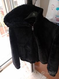 pelliccia sintetica nera  donna xs pull e bear 
