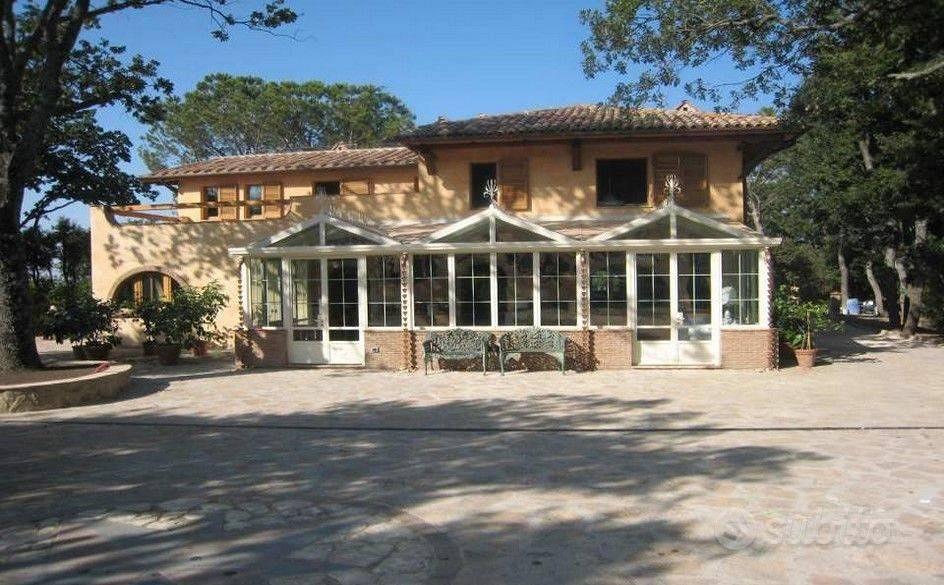Rustico / Casale di 340 m² con 4 locali e box auto - Vista 4