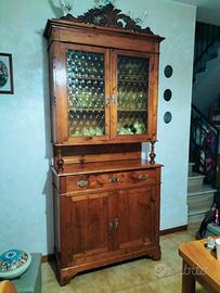 Credenza antica, in legno  con maniglie in ottone 