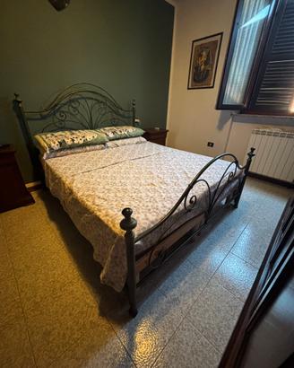 Struttura letto in ferro battuto e doghe