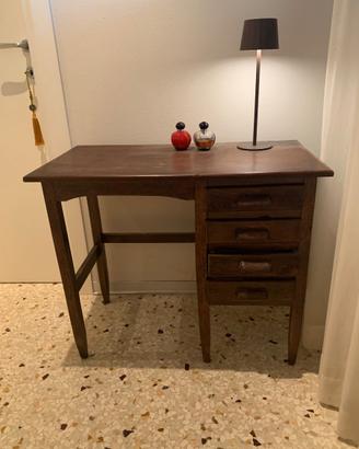 Piccolo scrittoio in legno