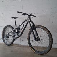 TREK SLASH 2025