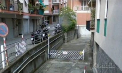 Posto auto scoperto in area privata