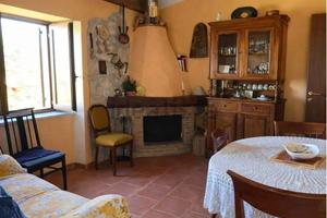 Bilocale ristrutturato con camino