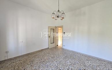 TC179- TRILOCALE PRIMO PIANO CON BALCONE e CANTINA