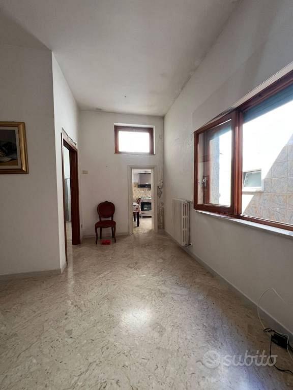 Appartamento di 160 m² con più di 5 locali e box a - Altro